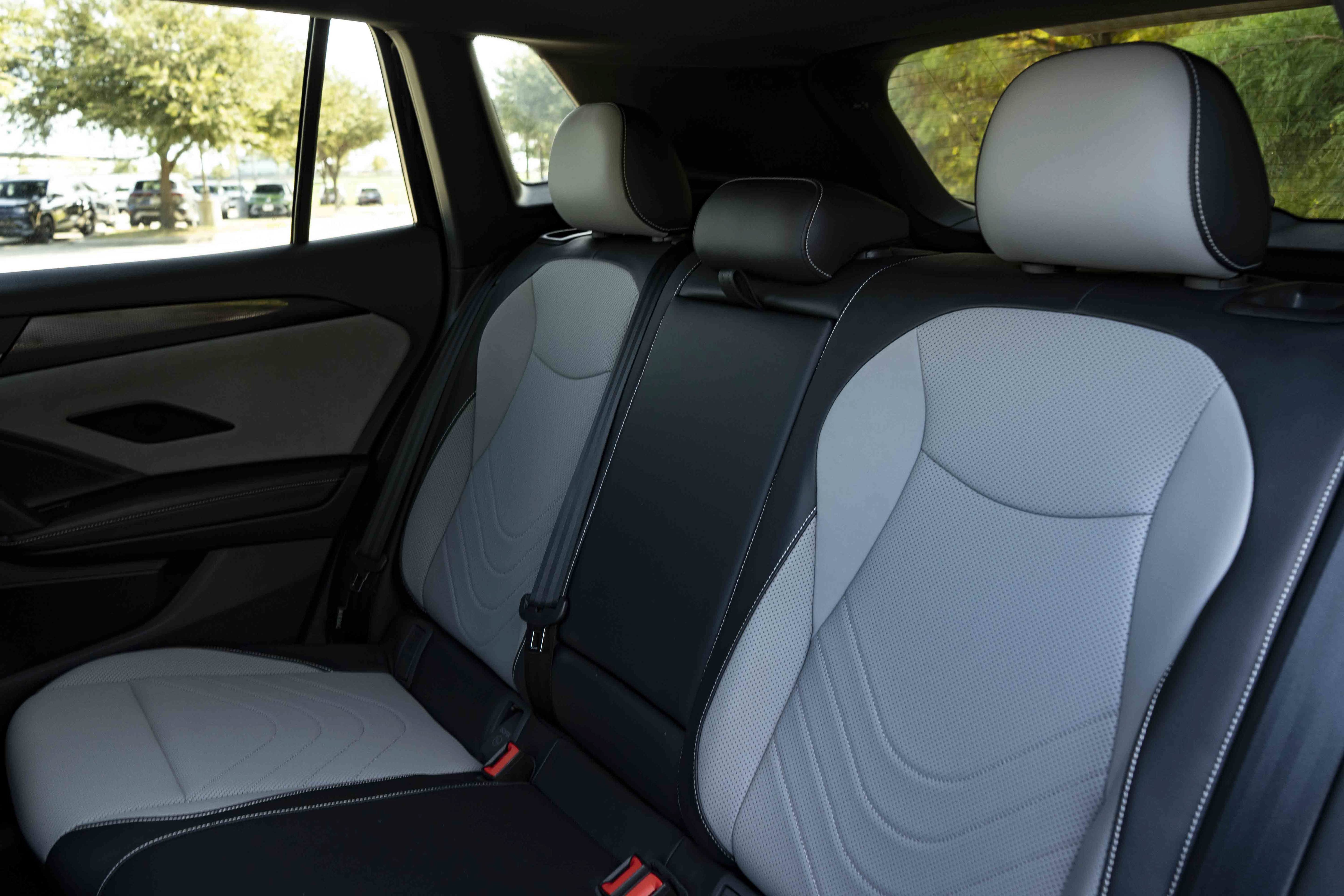 Certified 2026 Volkswagen Tiguan SE R-Line FWD image 17