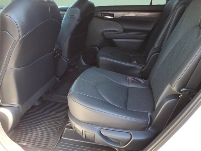 Used 2020 Toyota Highlander Limited AWD/4WD image 17
