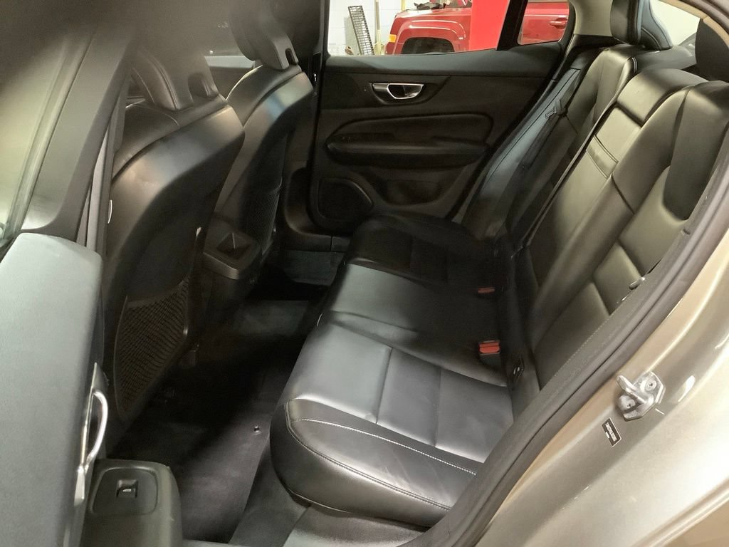 Used 2020 Volvo S60 T6 Momentum AWD/4WD image 18