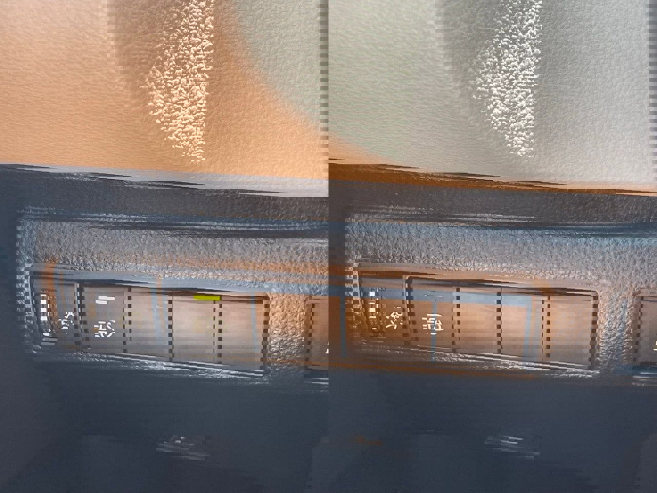 Used 2022 Toyota Corolla LE w/ Carpet Mat Package (TMS) FWD image 8