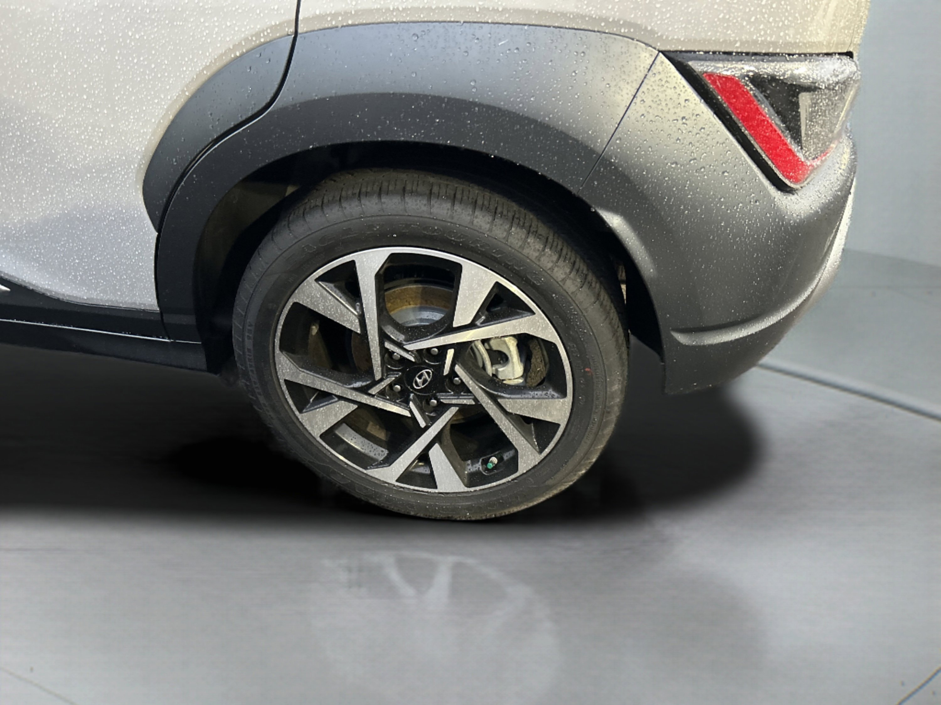 Used 2022 Hyundai Kona Limited image 10