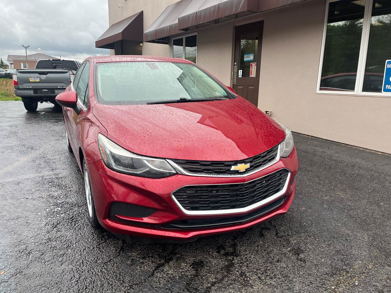 Used 2018 Chevrolet Cruze LT w/ Convenience Package FWD image 2