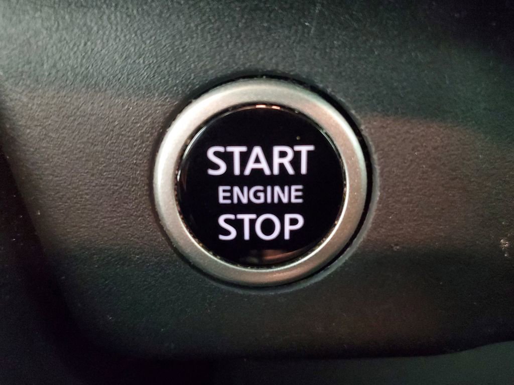 Used 2023 Nissan Rogue S image 19