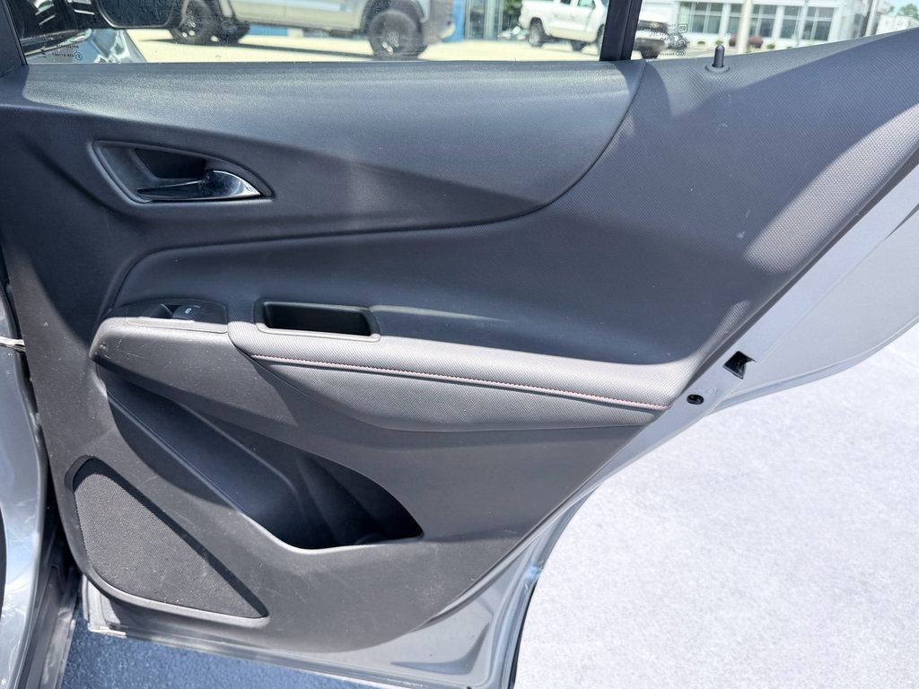 Used 2023 Chevrolet Equinox RS FWD image 31