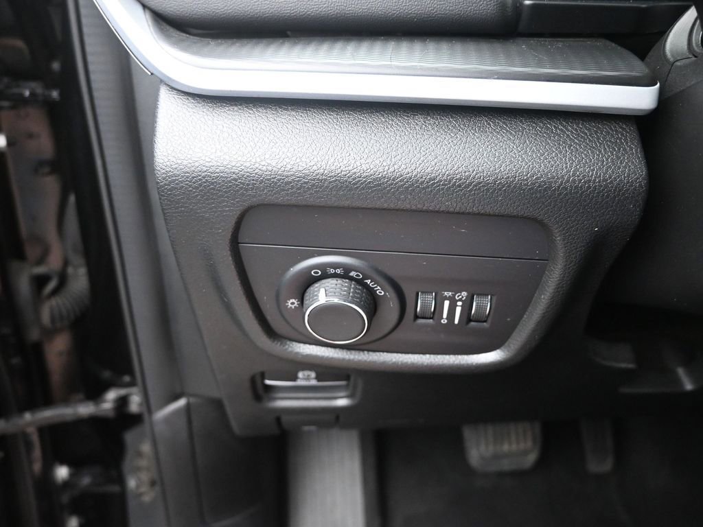 Used 2024 Jeep Grand Cherokee L Laredo AWD/4WD image 35