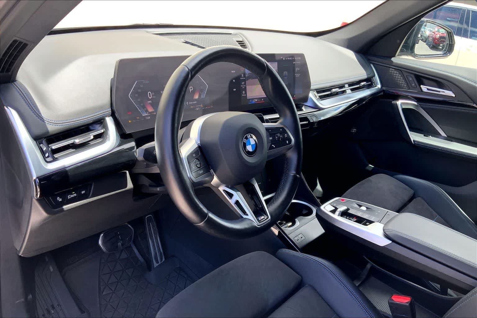 Used 2023 BMW X1 xDrive28i AWD/4WD image 2