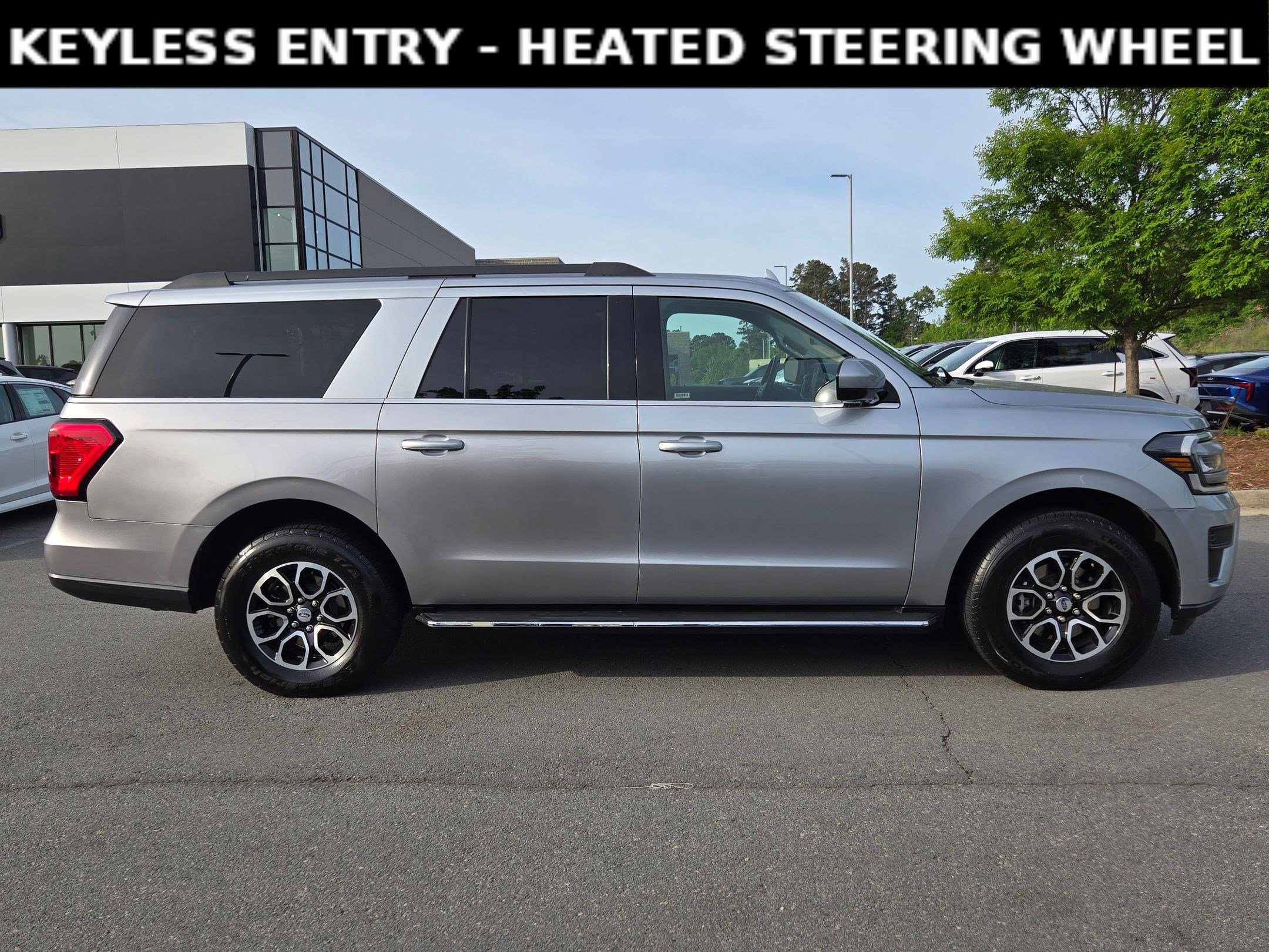 Used 2023 Ford Expedition Max XLT image 8