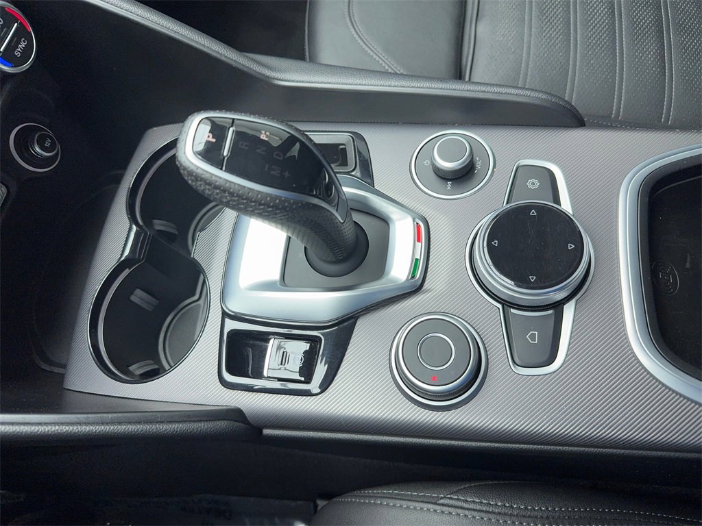 Used 2022 Alfa Romeo Giulia Veloce image 33