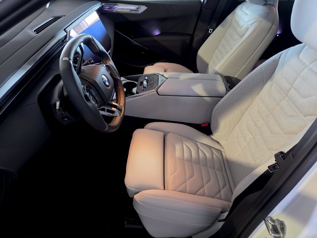 New 2027 BMW X5 xDrive40i w/ Climate Package AWD/4WD image 7