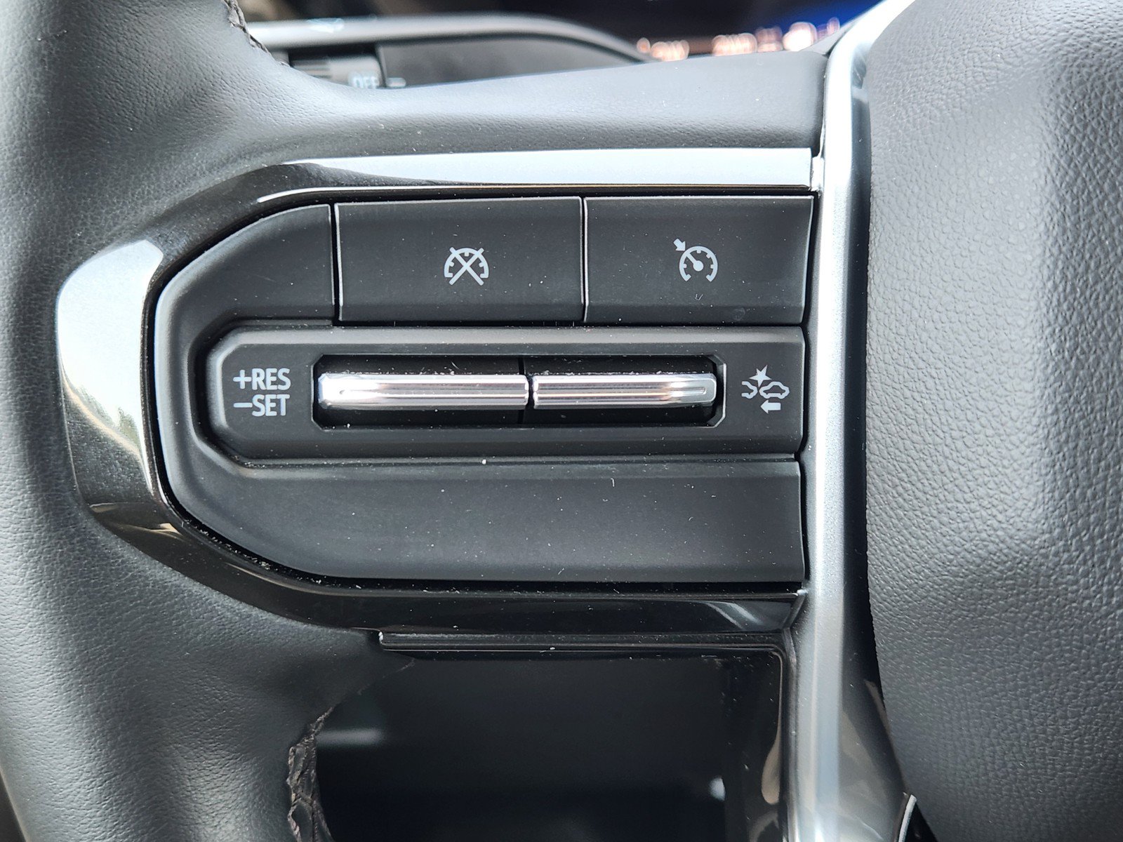 Used 2025 Chevrolet Colorado ZR2 w/ Technology Package AWD/4WD image 23