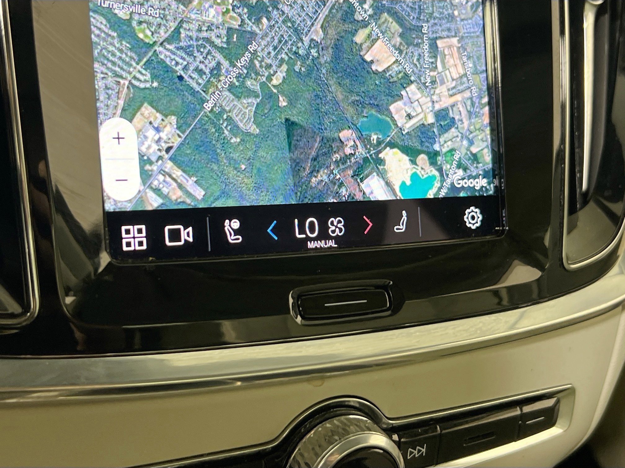 Used 2023 Volvo S60 B5 Core w/ Climate Package image 16