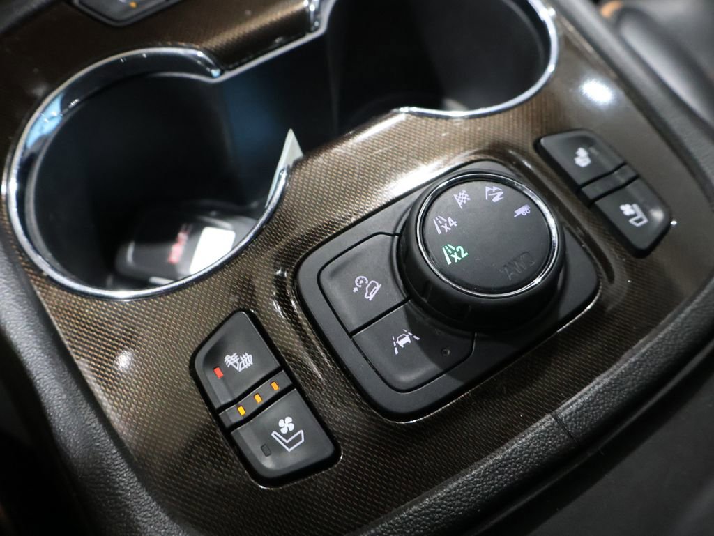 Used 2022 GMC Acadia AT4 w/ GMC Pro Grade Package image 30