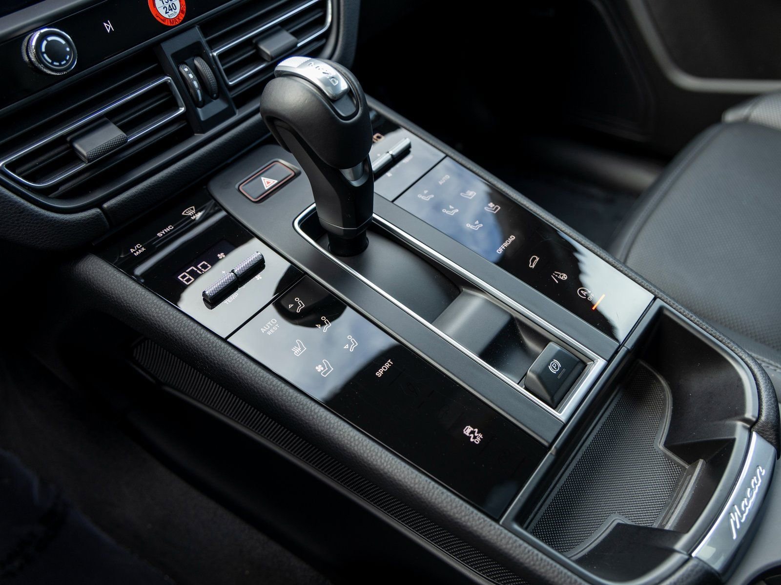 Certified 2025 Porsche Macan image 37