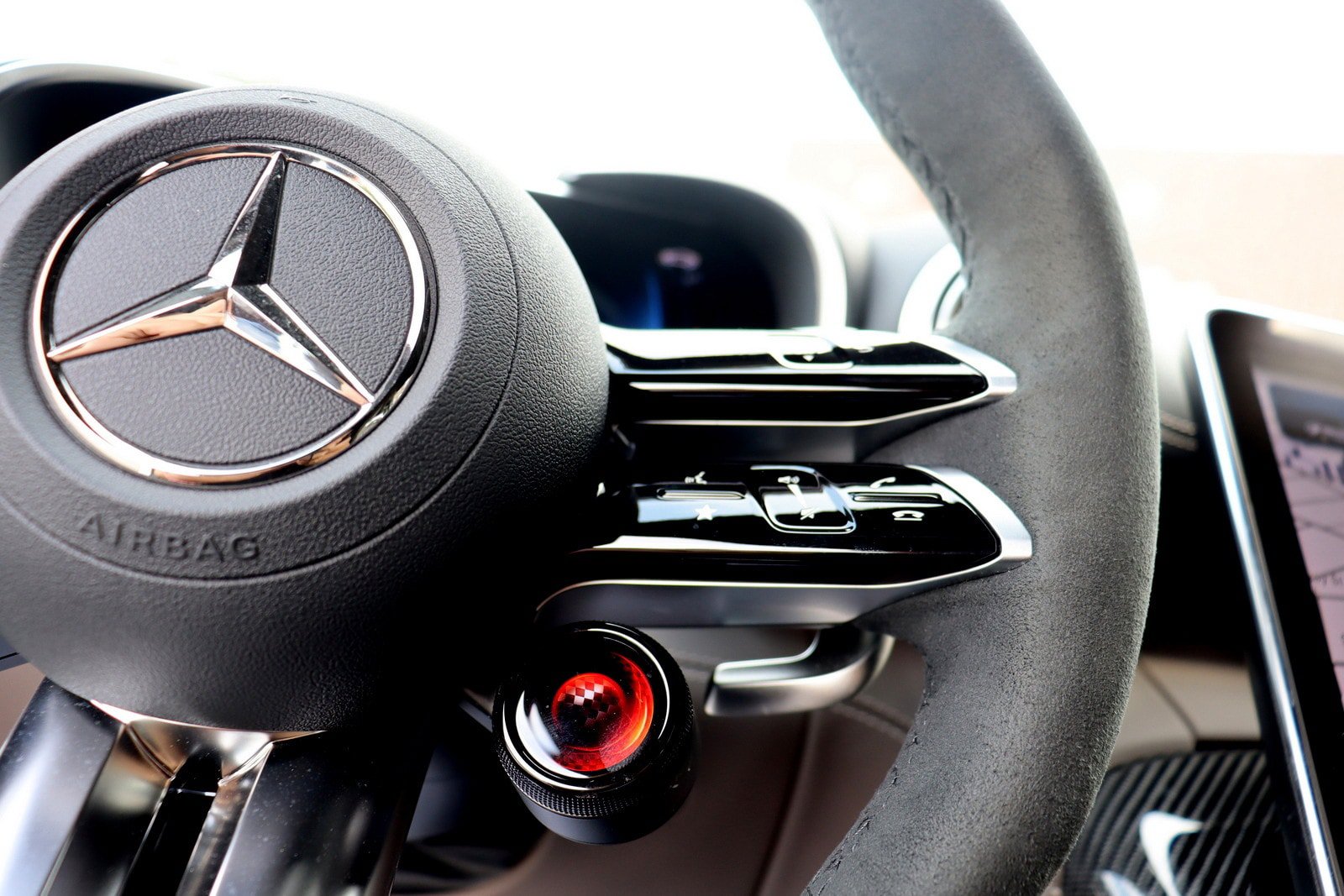 Used 2025 Mercedes-Benz SL 63 AMG 4MATIC image 39