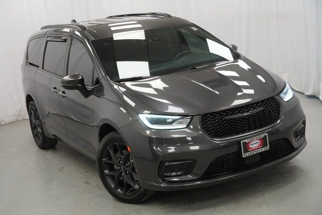 Used 2023 Chrysler Pacifica Touring-L w/ S Appearance Package image 8