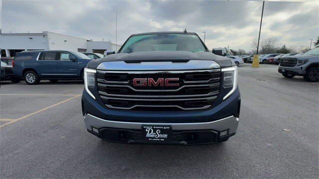 Used 2022 GMC Sierra 1500 SLT w/ SLT Convenience Package image 3