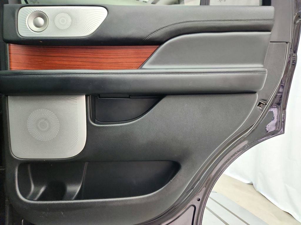 Used 2020 Lincoln Navigator Reserve w/ Luxury Package image 41