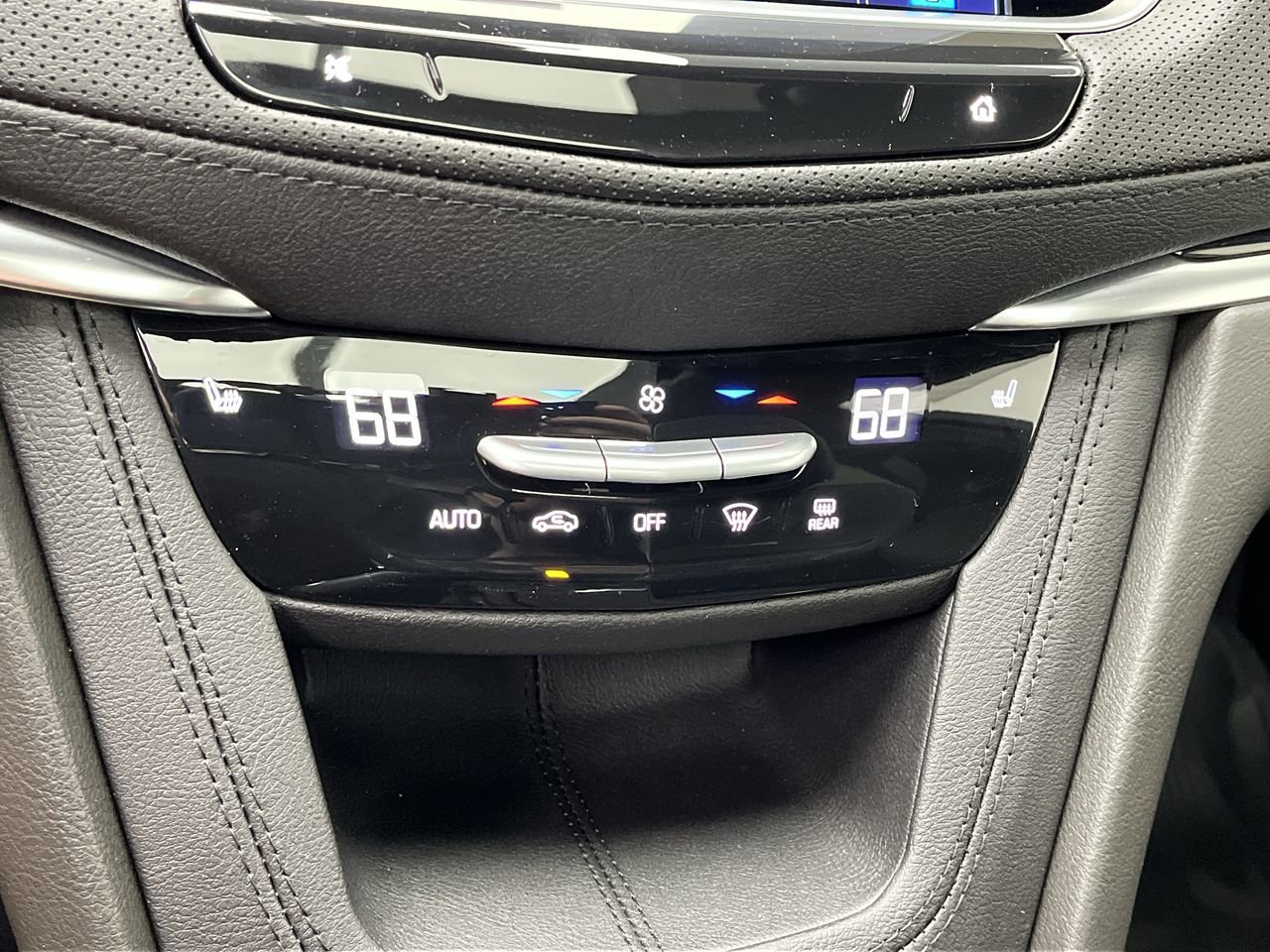 New 2026 Cadillac XT5 Premium Luxury w/ LPO, Floor Liner Package AWD/4WD image 23