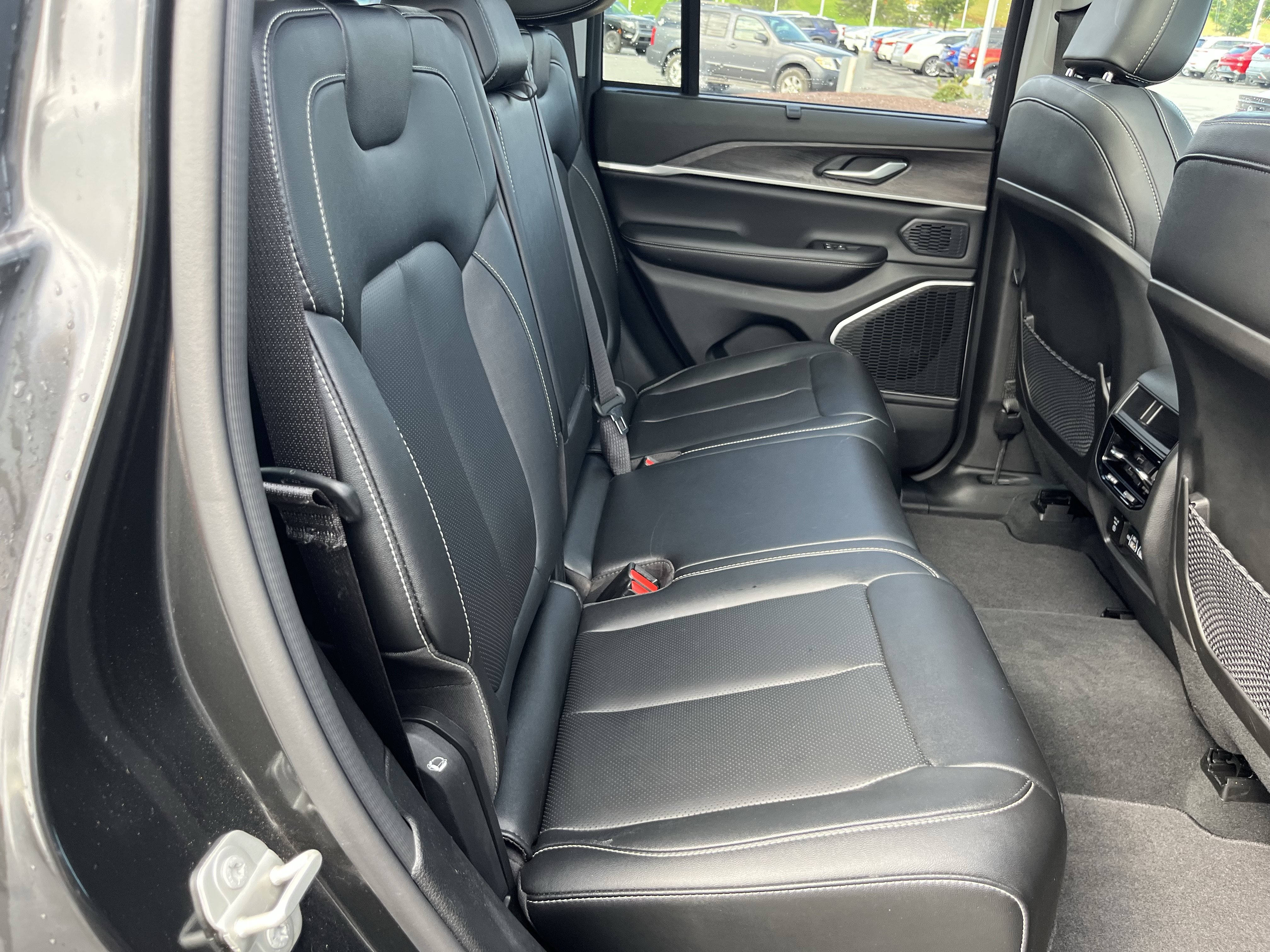 Used 2023 Jeep Grand Cherokee 4WD 4xe w/ Luxury Tech Group II image 4