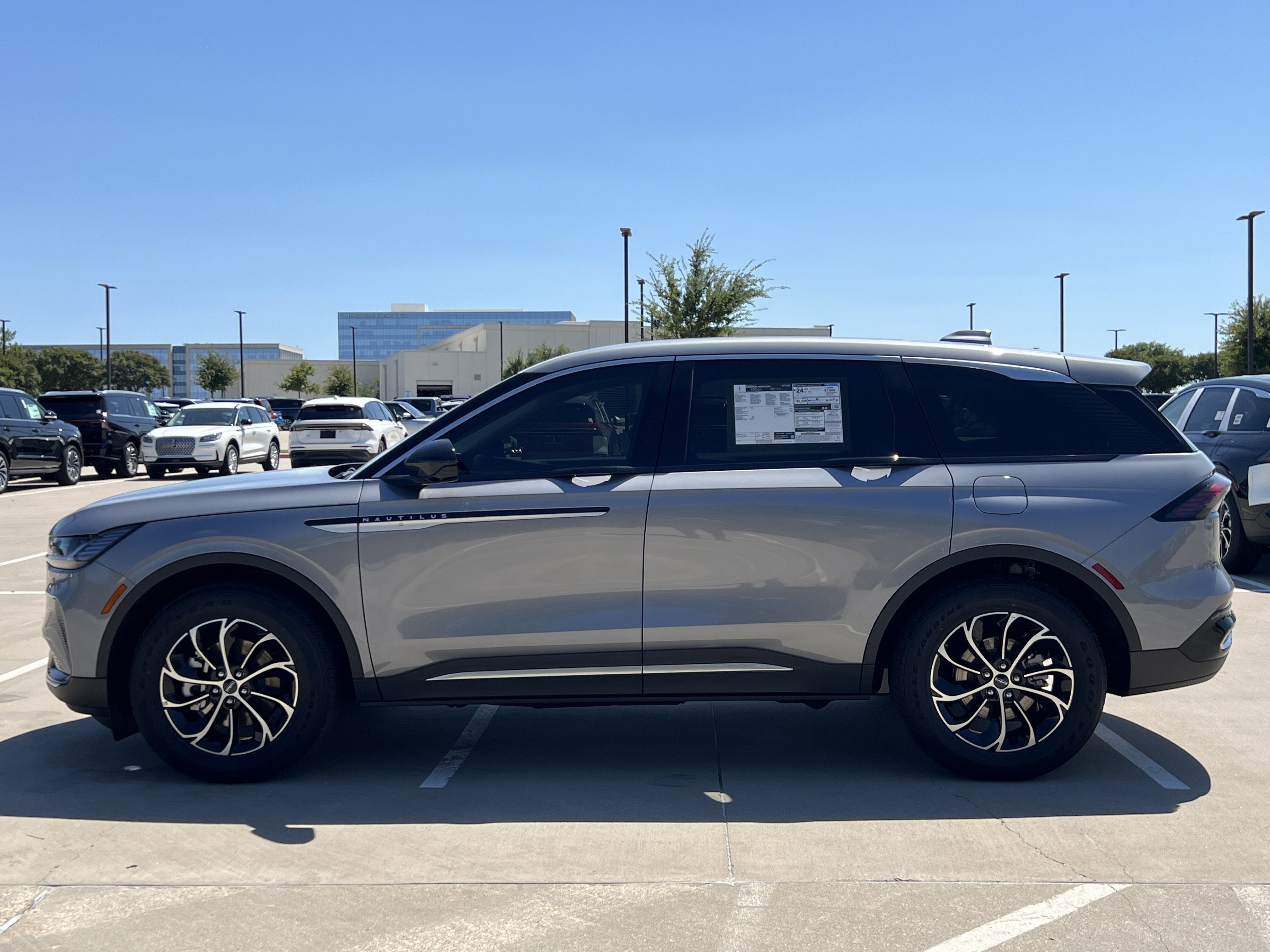 New 2025 Lincoln Nautilus Premier w/ Equipment Group 102A image 4