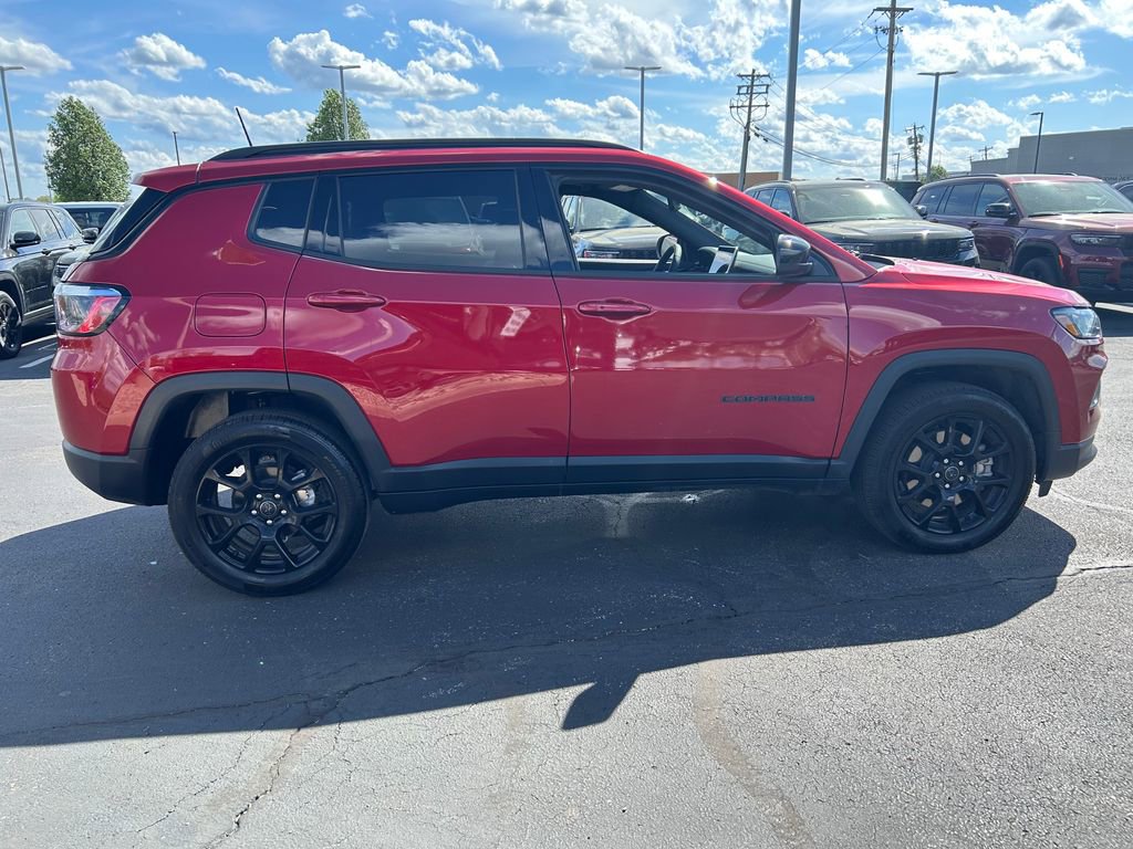 Used 2025 Jeep Compass Latitude w/ Altitude Special Edition AWD/4WD image 8