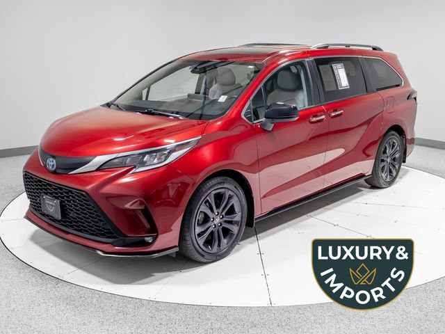 Used 2022 Toyota Sienna XSE FWD image 1