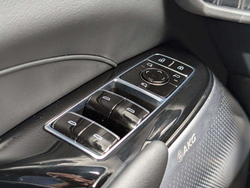 Certified 2024 Cadillac Lyriq Luxury AWD/4WD image 30