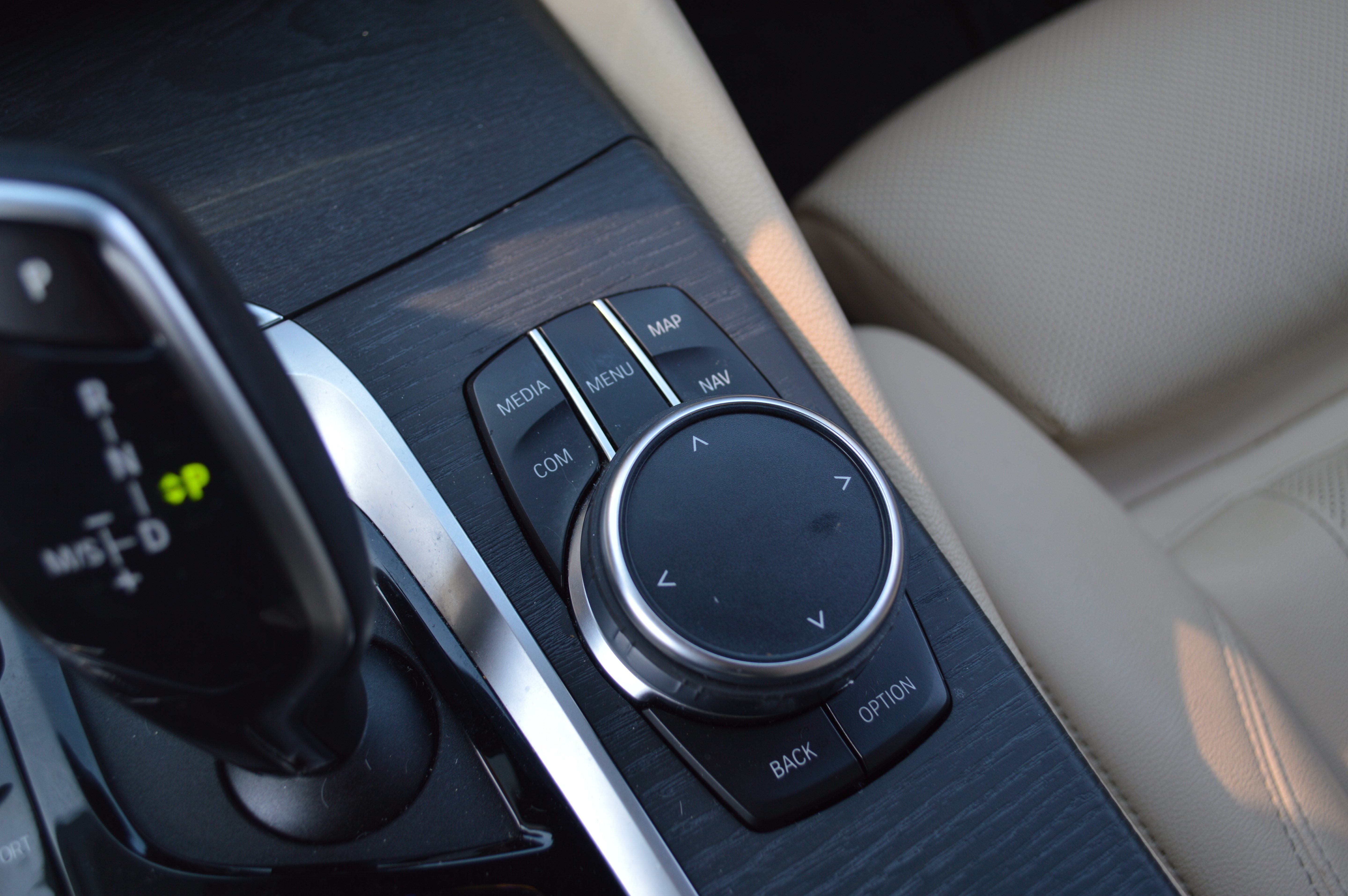 Used 2022 BMW 530i w/ Convenience Package RWD image 25