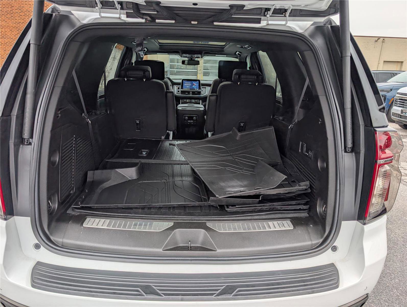 Used 2021 Chevrolet Tahoe Z71 w/ Luxury Package image 14