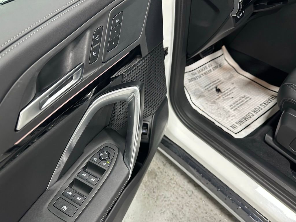 Used 2025 BMW X1 xDrive28i image 9