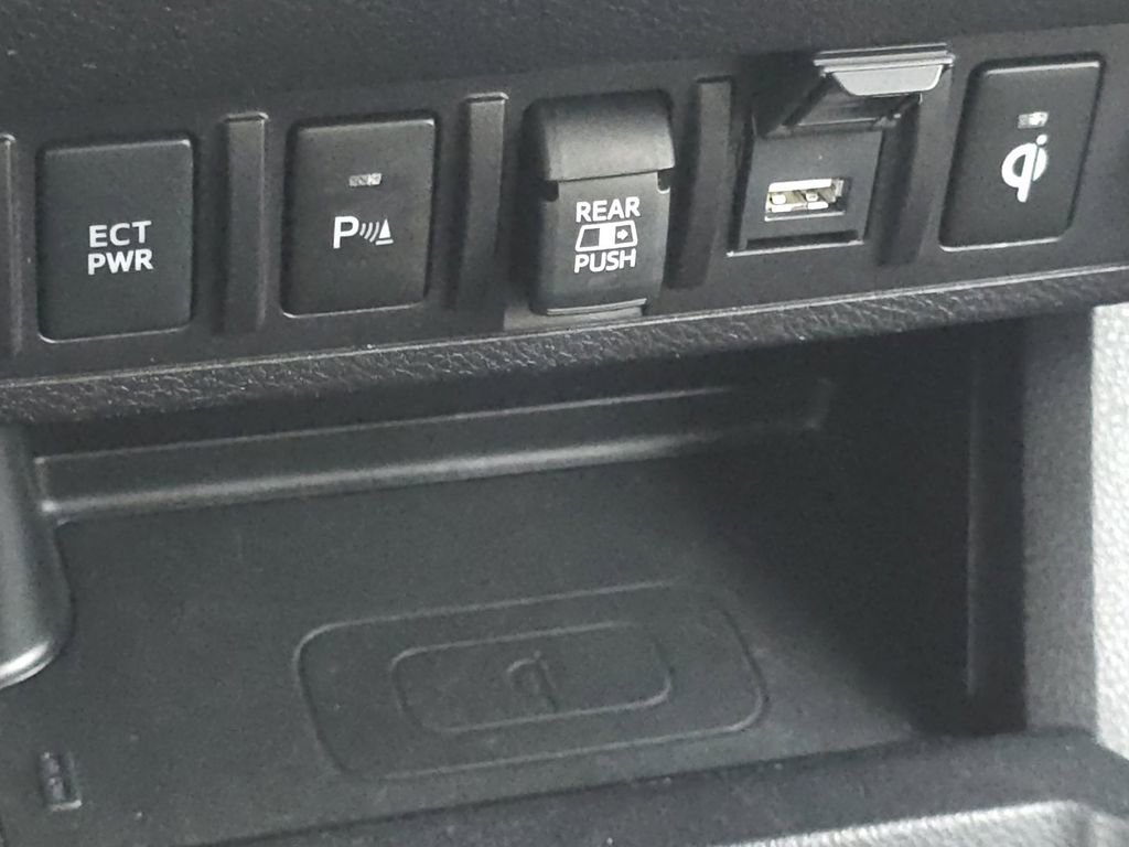 Used 2023 Toyota Tacoma TRD Off-Road w/ Technology Package image 31