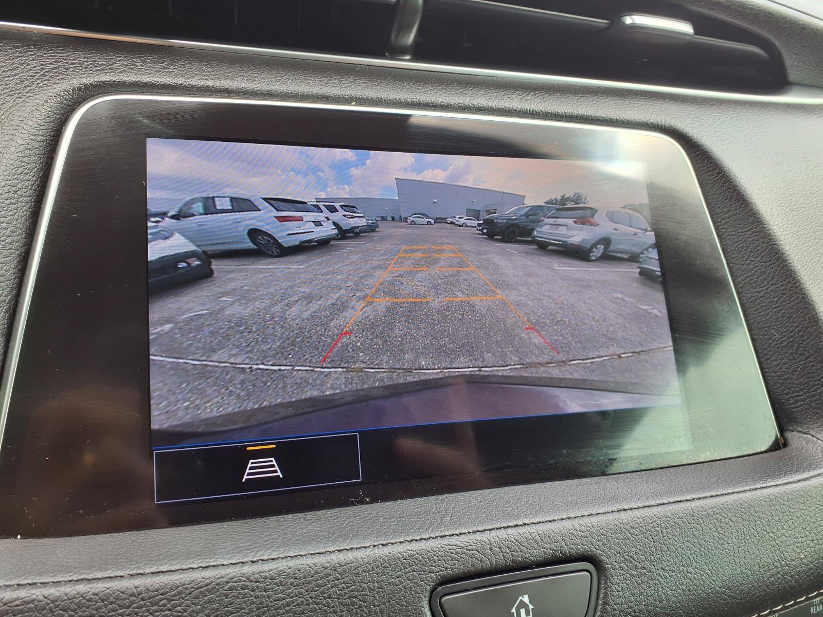 Used 2022 Cadillac XT4 Premium Luxury FWD image 6