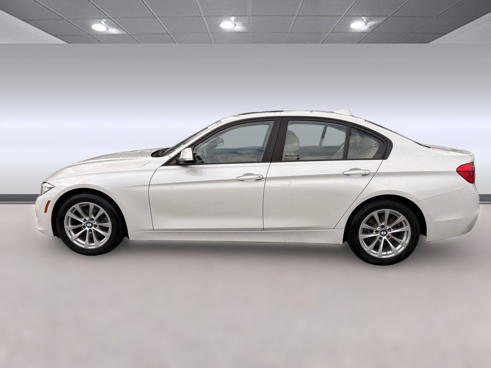 Used 2017 BMW 320i Sedan image 2
