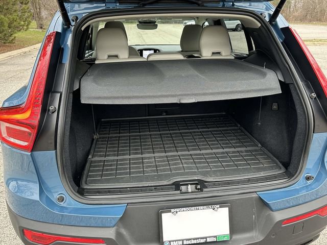Used 2023 Volvo XC40 B5 Plus w/ Driver Assist Package AWD/4WD image 17