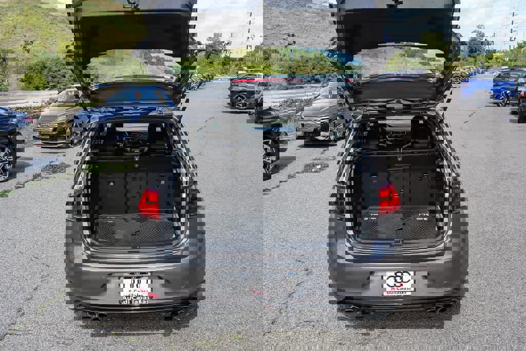 Used 2017 Volkswagen Golf R 4-Door image 25