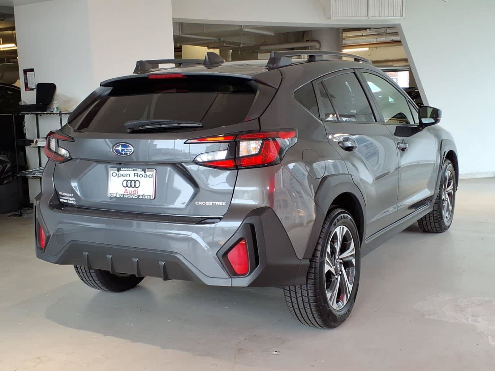 Used 2024 Subaru Crosstrek 2.0i Premium w/ Popular Package #3 AWD/4WD image 4
