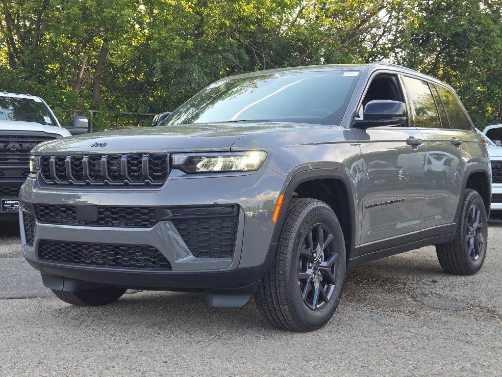 New 2027 Jeep Grand Cherokee Altitude AWD/4WD image 7