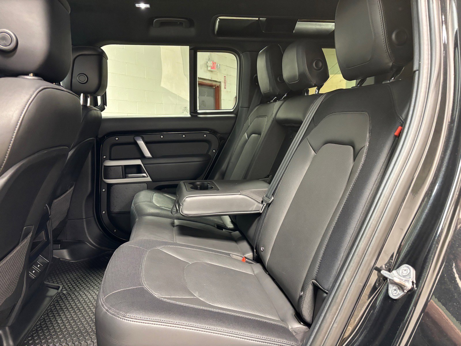 Used 2023 Land Rover Defender 110 X-Dynamic SE image 27