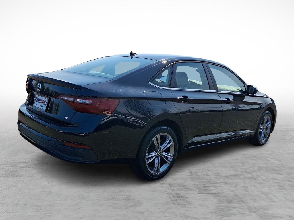 Used 2024 Volkswagen Jetta SE image 5