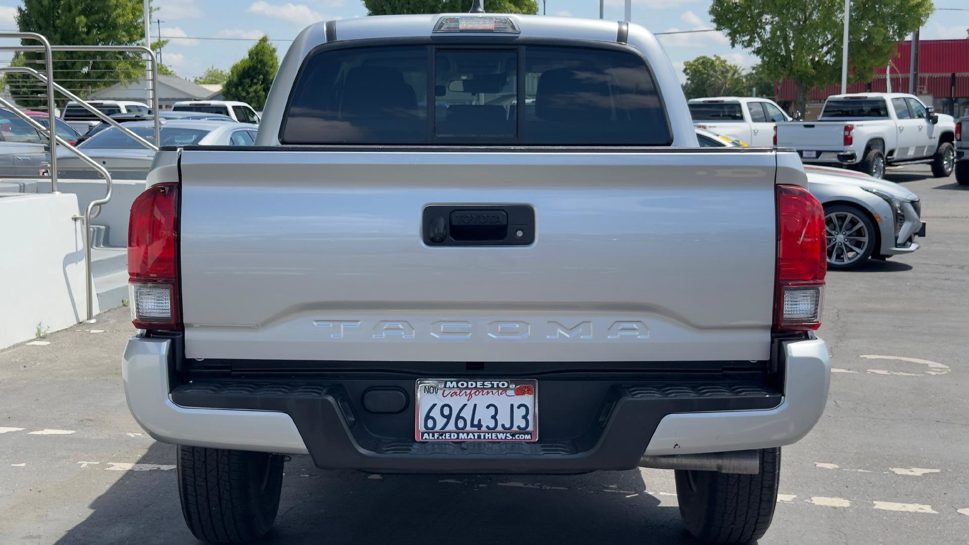 Used 2022 Toyota Tacoma SR w/ SR Convenience Package RWD image 6