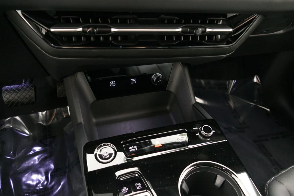 Certified 2025 Audi Q6 e-tron Premium w/ Convenience Package image 11