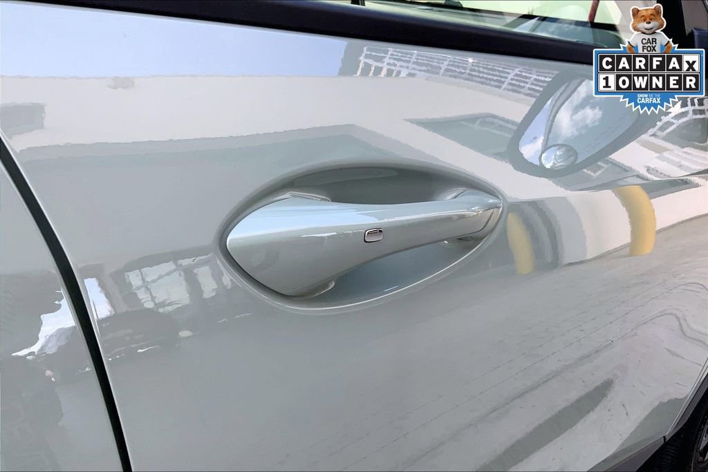 Used 2024 Chevrolet Trax RS w/ Sunroof Package FWD image 31