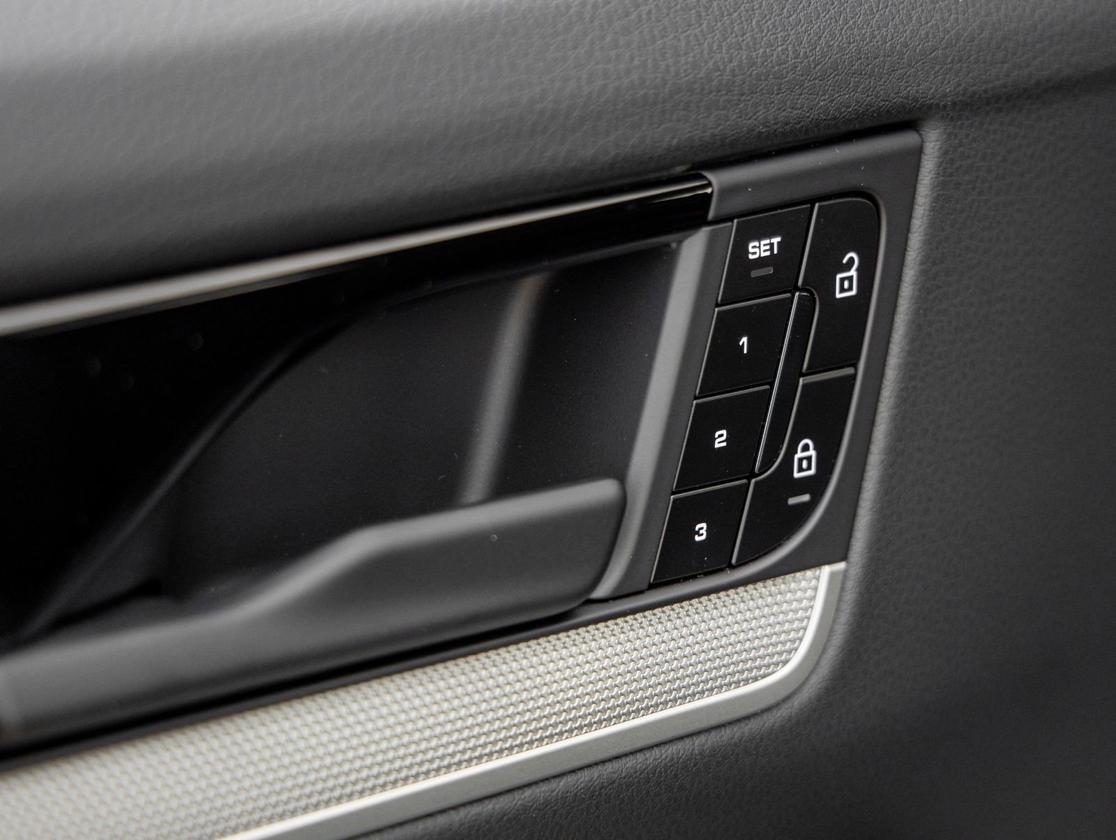 Certified 2026 Porsche Cayenne AWD/4WD image 21