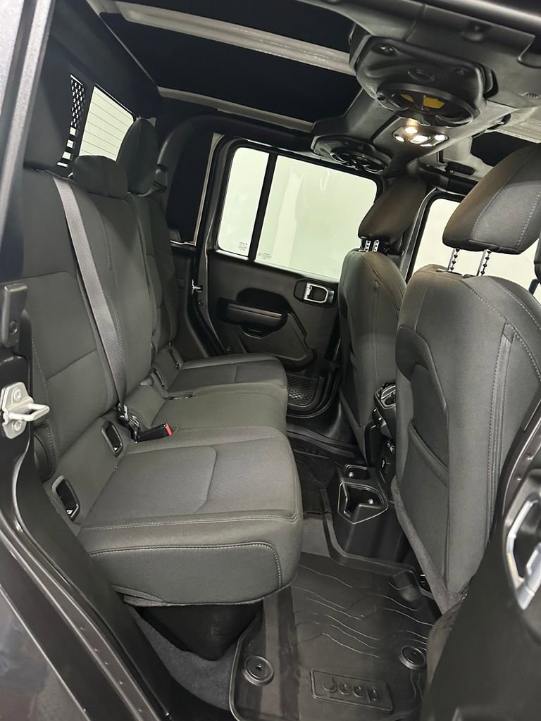 Used 2022 Jeep Gladiator Willys image 38