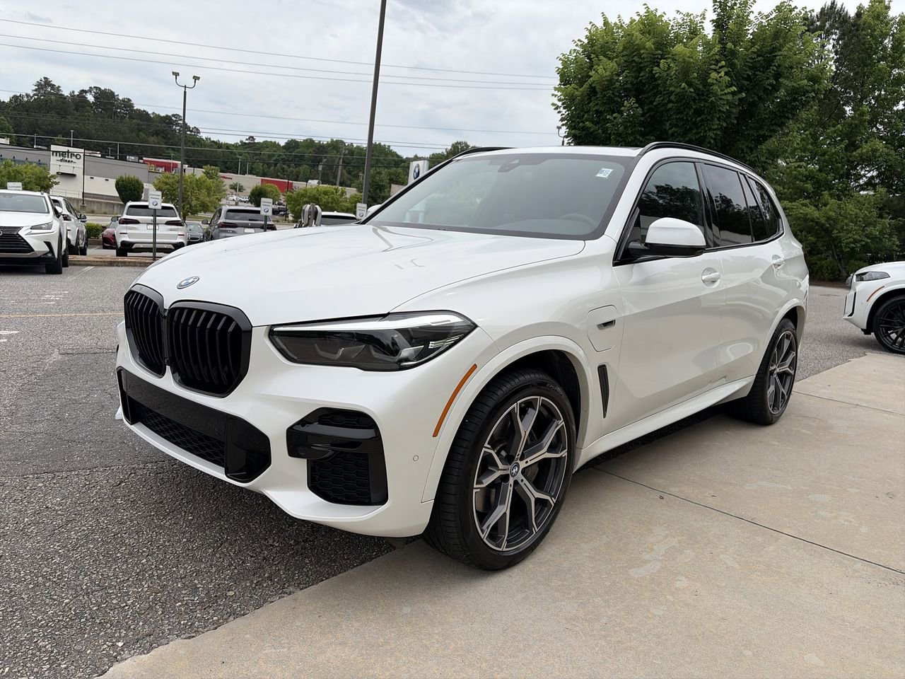 Certified 2023 BMW X5 xDrive45e w/ M Sport Package AWD/4WD image 4