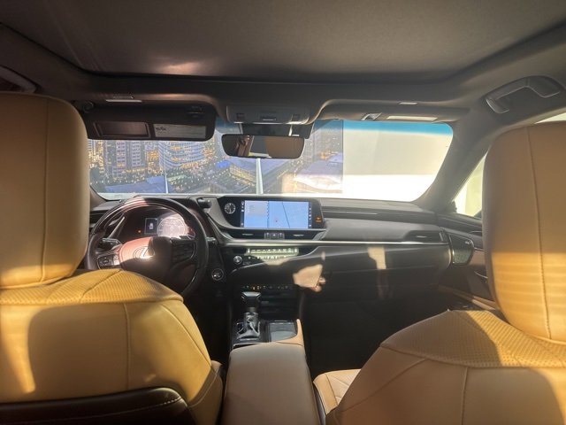 Used 2021 Lexus ES 350 Ultra Luxury w/ Accessory Package 2 image 21