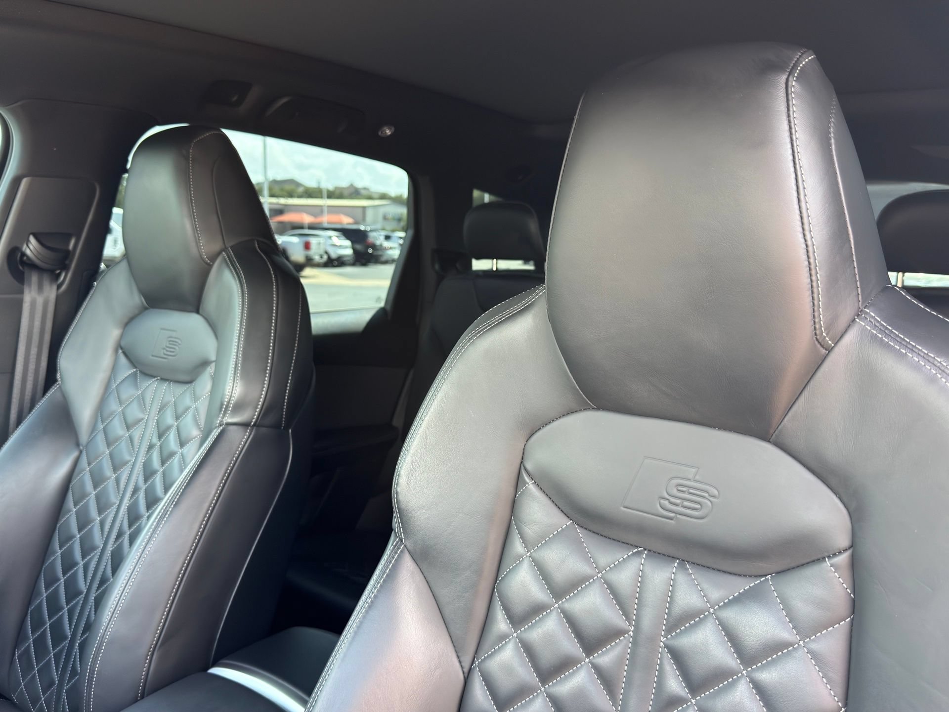 Used 2024 Audi SQ7 Premium Plus w/ Carbon Package AWD/4WD image 16