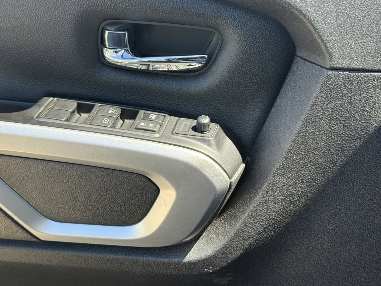 Used 2018 Nissan Titan PRO-4X w/ Pro-4x Utility Package image 18