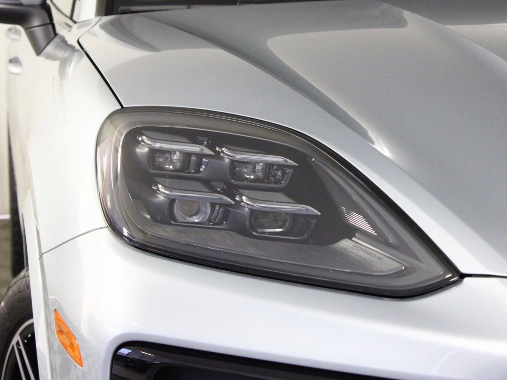 Certified 2025 Porsche Cayenne image 11