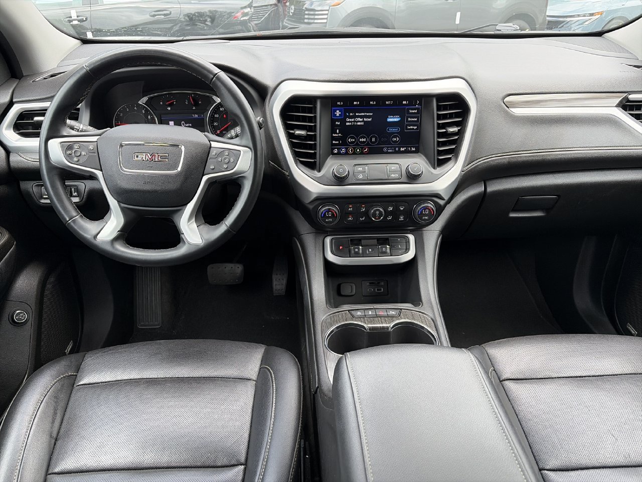 Used 2023 GMC Acadia SLT FWD image 2